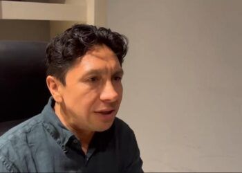 Regidor de Tulum ofrece disculpa por video en avión privado y acepta posibles sanciones de Morena