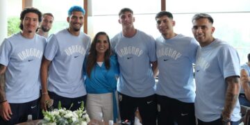 Mara Lezama da la bienvenida a la selección de Uruguay en su campamento mundialista en la Riviera Maya
