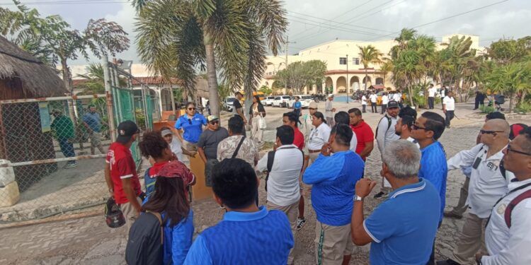 Bloquean acceso a Costa Maya por conflicto de utilidades en Mahahual