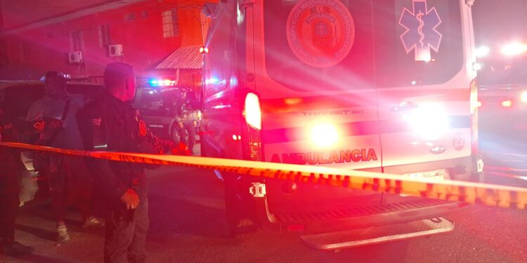 Trágico incendio en Cancún deja un menor fallecido y cuatro personas gravemente lesionadas