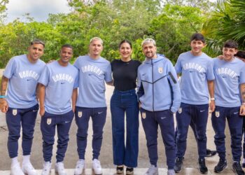 Estefanía Mercado y Mara Lezama dan la bienvenida a la Selección de Uruguay en Playa del Carmen