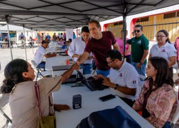 Gobierno de Diego Castañón lleva trámites y servicios a familias de Cancha Maya