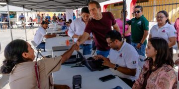 Gobierno de Diego Castañón lleva trámites y servicios a familias de Cancha Maya
