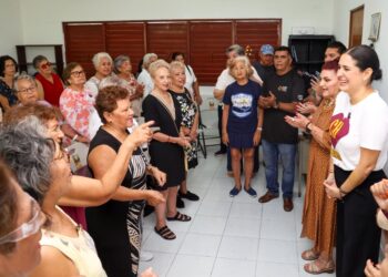 Estefanía Mercado supervisa instalaciones del Club del Adulto Mayor en Playa del Carmen