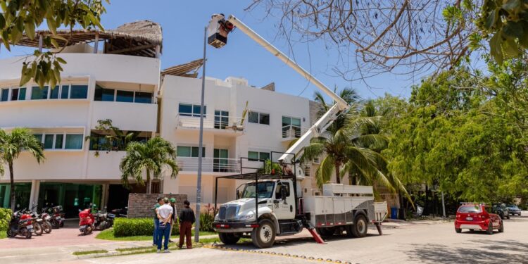 Avanza renovación del alumbrado público en Aldea Zamá con la instalación de 100 luminarias