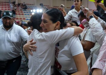 Estefanía Mercado acompaña a Sheinbaum y Mara Lezama en histórica entrega de títulos de propiedad en la Colosio