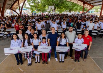Ayuntamiento de Tulum fortalece a escuelas con mantenimiento, becas y programas educativos