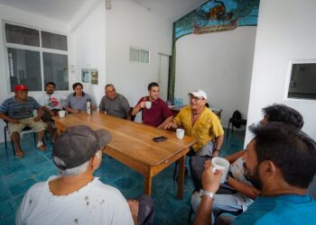 Gino Segura fortalece estructura territorial de Morena durante gira por Lázaro Cárdenas