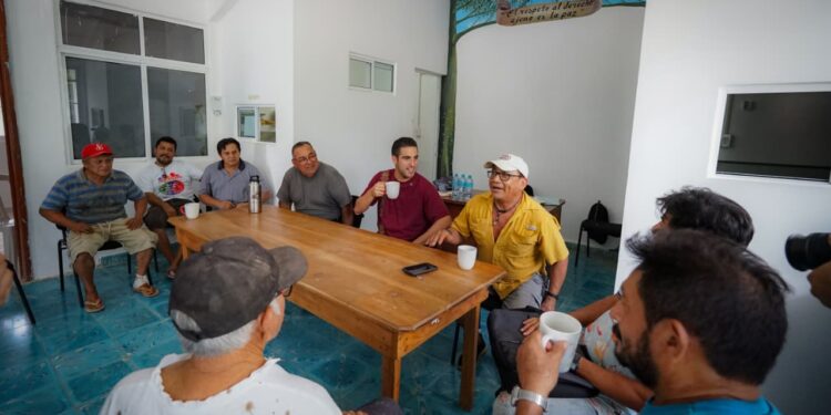 Gino Segura fortalece estructura territorial de Morena durante gira por Lázaro Cárdenas