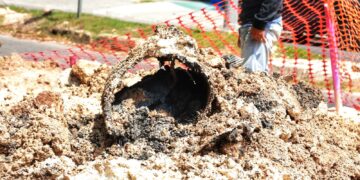 Rehabilitan drenaje pluvial de la avenida Juárez para reducir encharcamientos en Chetumal