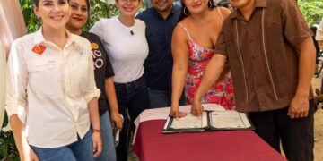 Lleva Estefanía Mercado actas de nacimiento y servicios gratuitos a familias de Los Pájaros