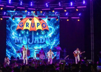 Grupo Mojado pone a cantar y bailar a más de 30 mil personas en la Feria del Carmen 2026