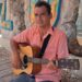 Músico viajero destaca el ambiente que encontró en Tulum