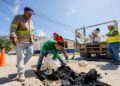 Refuerza Gobierno Municipal jornada permanente de bacheo para mejorar la movilidad en Tulum