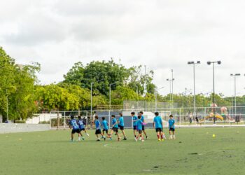 Anuncia Diego Castañón rehabilitación de la cancha de fútbol de la Unidad Deportiva