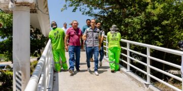 Rehabilitan puente peatonal de Chemuyil tras petición de habitantes