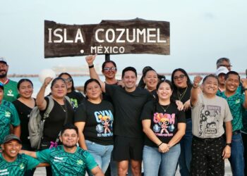Renán Sánchez respalda traslado de más de 60 maestros de Cozumel a competencia estatal