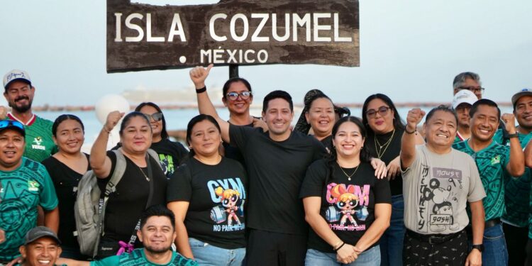 Renán Sánchez respalda traslado de más de 60 maestros de Cozumel a competencia estatal