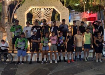 RodandoXTulum impulsa la cultura ciclista con recorridos nocturnos