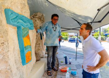 Rescatan identidad maya con arte ancestral en las letras emblemáticas de Tulum
