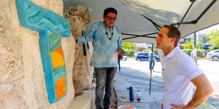 Rescatan identidad maya con arte ancestral en las letras emblemáticas de Tulum