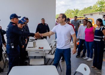 Diego Castañón reconoce a bomberos de Tulum y anuncia bono de 155 mil pesos
