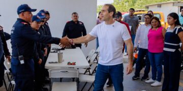 Diego Castañón reconoce a bomberos de Tulum y anuncia bono de 155 mil pesos