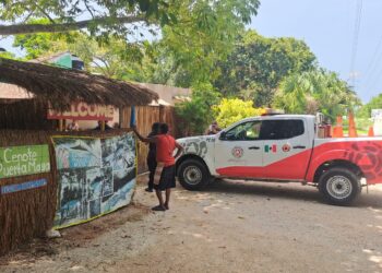 Visitante ignora advertencias y provoca operativo de emergencia en cenote de Akumal