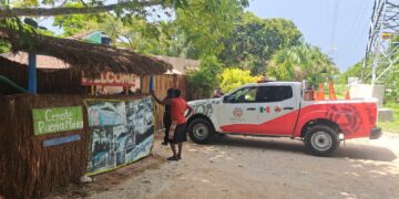 Visitante ignora advertencias y provoca operativo de emergencia en cenote de Akumal
