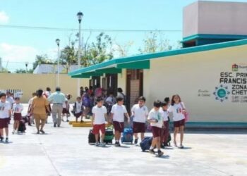 Chetumal alcanza 10.3 años de escolaridad y fortalece su perfil profesional