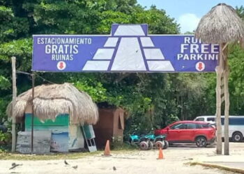 Denuncian estacionamiento “gratuito” condicionado a consumo en zona arqueológica de Tulum