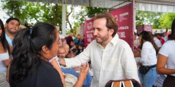 Fernando Muñoz acompaña a Mara Lezama y Estefanía Mercado durante “La Voz del Pueblo”