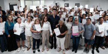Entregan cancelación de hipotecas del Infonavit a 100 familias de Quintana Roo