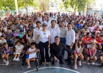 Estefanía Mercado entrega más de mil mochilas escolares en Playa del Carmen y Puerto Aventuras
