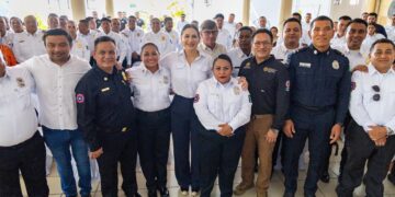 Estefanía Mercado reconoce trayectoria de bomberos de Playa del Carmen y anuncia proceso de retiro