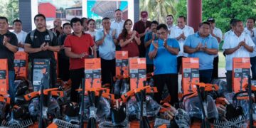 Mara Lezama entrega herramientas a comunidades de Lázaro Cárdenas