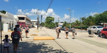 Madre pide apoyo en Tulum para encontrar vivienda y empleo junto a sus dos hijos