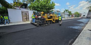 Estefanía Mercado supervisa obras en Villamar 1; impulsan nuevo parque y repavimentación de vialidades