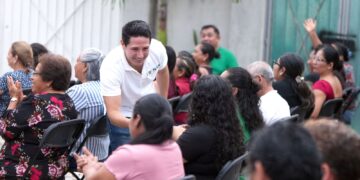 Renán Sánchez fortalece trabajo territorial en Cozumel; lleva gestión directa a las colonias