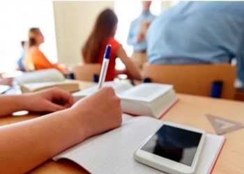 SEP restringe celulares en las escuelas: desde el 3 de noviembre no podrán usarse ni en clases ni en el recreo