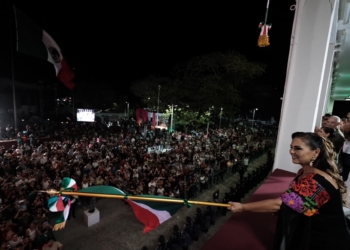 Mara Lezama encabeza el Grito de Independencia ante más de 12 mil 500 personas en Chetumal