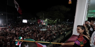 Mara Lezama encabeza el Grito de Independencia ante más de 12 mil 500 personas en Chetumal
