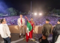 Estefanía Mercado encabeza Grito de Independencia ante más de 35 mil personas en Playa del Carmen