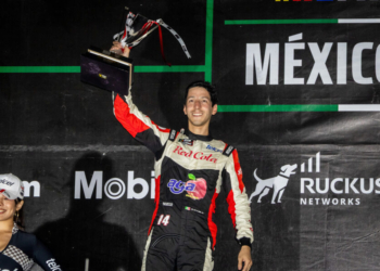 Alex de Alba conquista el podio en Yucatán y mantiene viva la lucha por el bicampeonato de NASCAR México