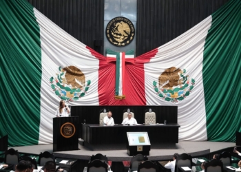 Mara Lezama llama a construir el futuro de Quintana Roo durante su 52 aniversario