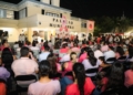 Estefanía Mercado enciende de rosa el Palacio Municipal de Playa del Carmen para concientizar sobre el cáncer de mama