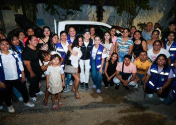Estefanía Mercado anuncia rehabilitación de parque en Villas del Sol durante encuentro con mujeres